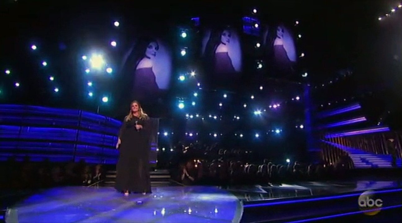 2016 CMA Awards -- Trisha Yearwood and Garth Brooks