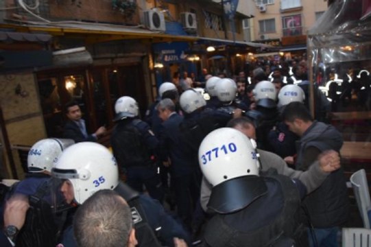 İzmir'de HDP'lilerin Eylemine Polis Müdahale Etti: 55 Gözaltı