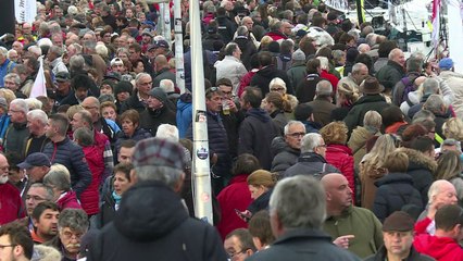 Vendée Globe: à 36 heures du départ, le ponton pris d'assaut pa