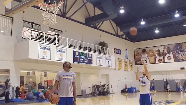 Steph Curry & Kevin Durant Play PIG