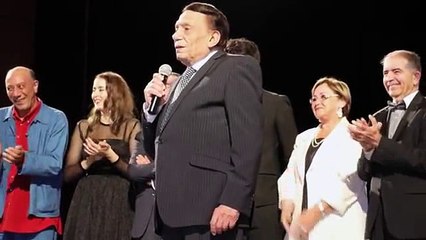 عادل امام يمازح وزير الثقافة : هو في وزير بيعزف عود ؟