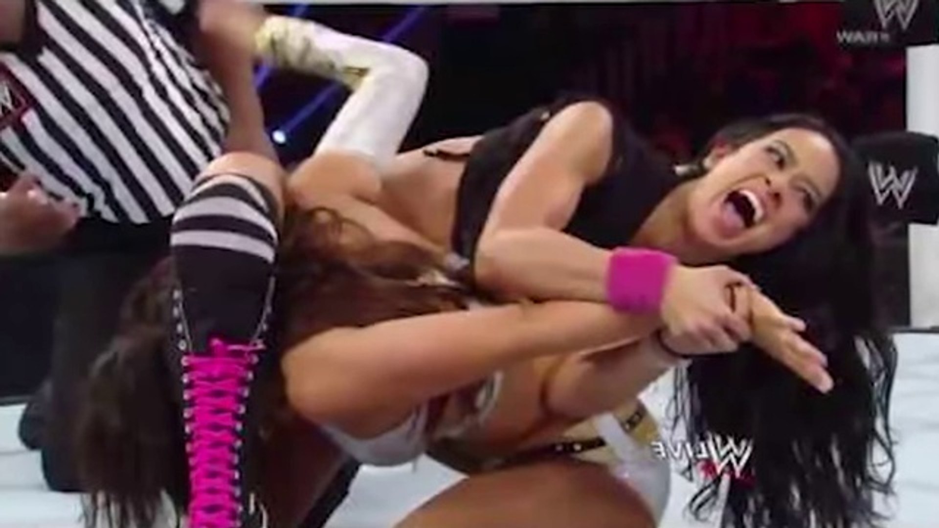 10 Shocking WWE Divas Wardrobe Malfunctions Pt. 2 - Vidéo Dailymotion