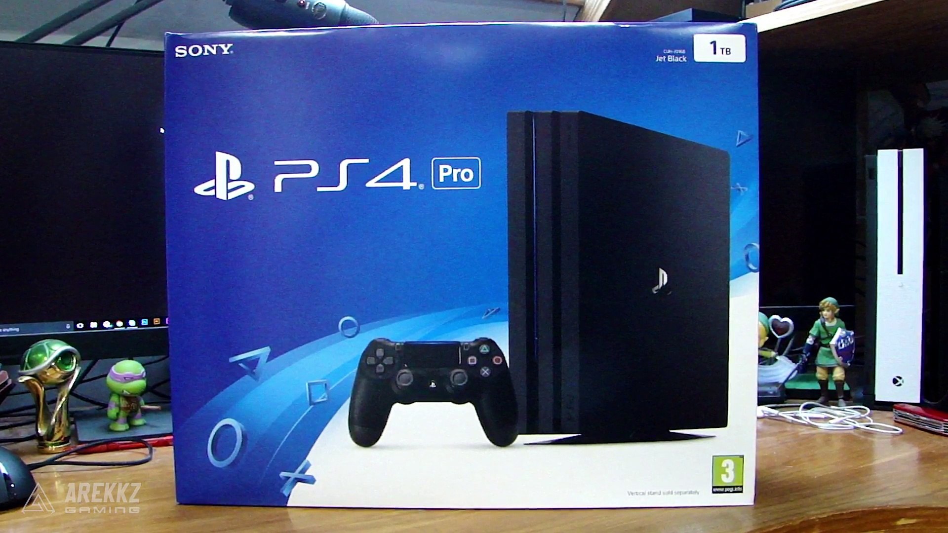 PS4 Pro Unboxing & PS4 Comparison