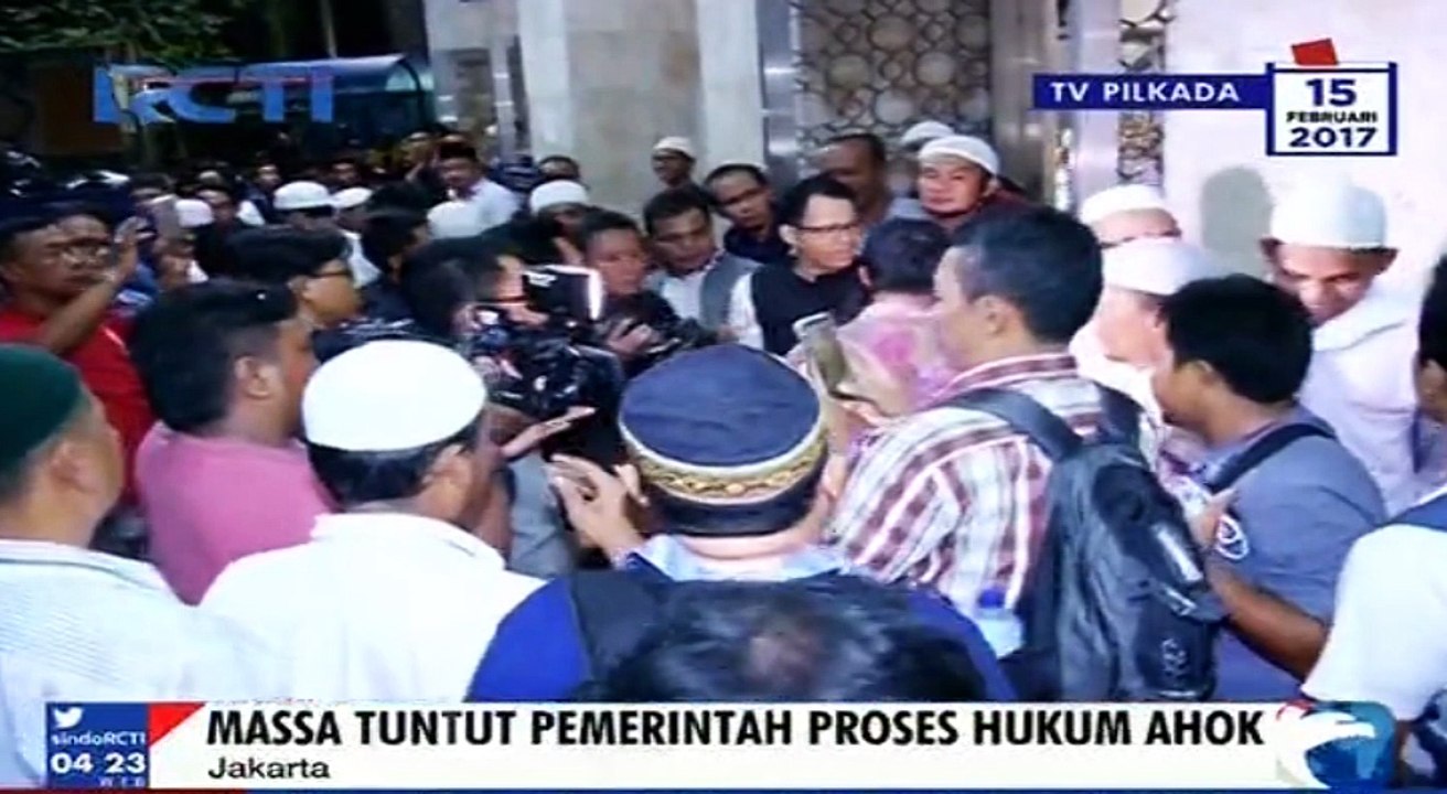 Blokir Jalan Gedung DPR, Sepeda Motor Masuk Jal...