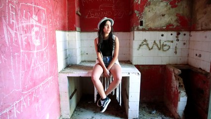 Sesion de Fotos en Castillo Abandonado - Video Backstage - www.ultraflava.com