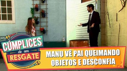 Manu vê Maurício queimando objetos e desconfia de pai
