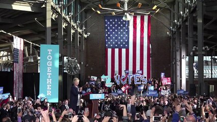 Clinton entre fin de campaña y preparativos para noche electoral