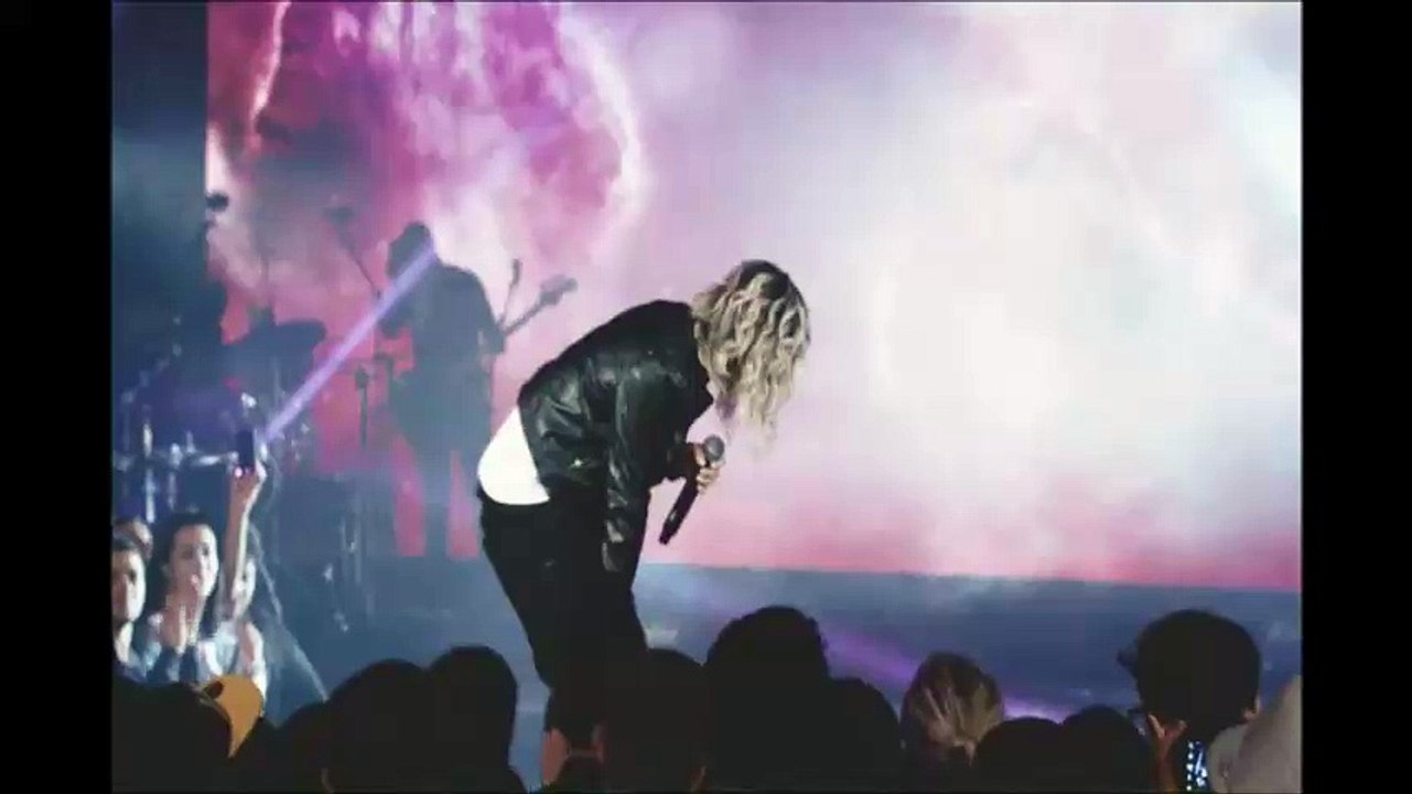 Daniela Araújo - Jesus (Eu Vou Me Render) - DVD Live Criador do Mundo