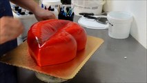 Making a Red Hot Lips shape cake