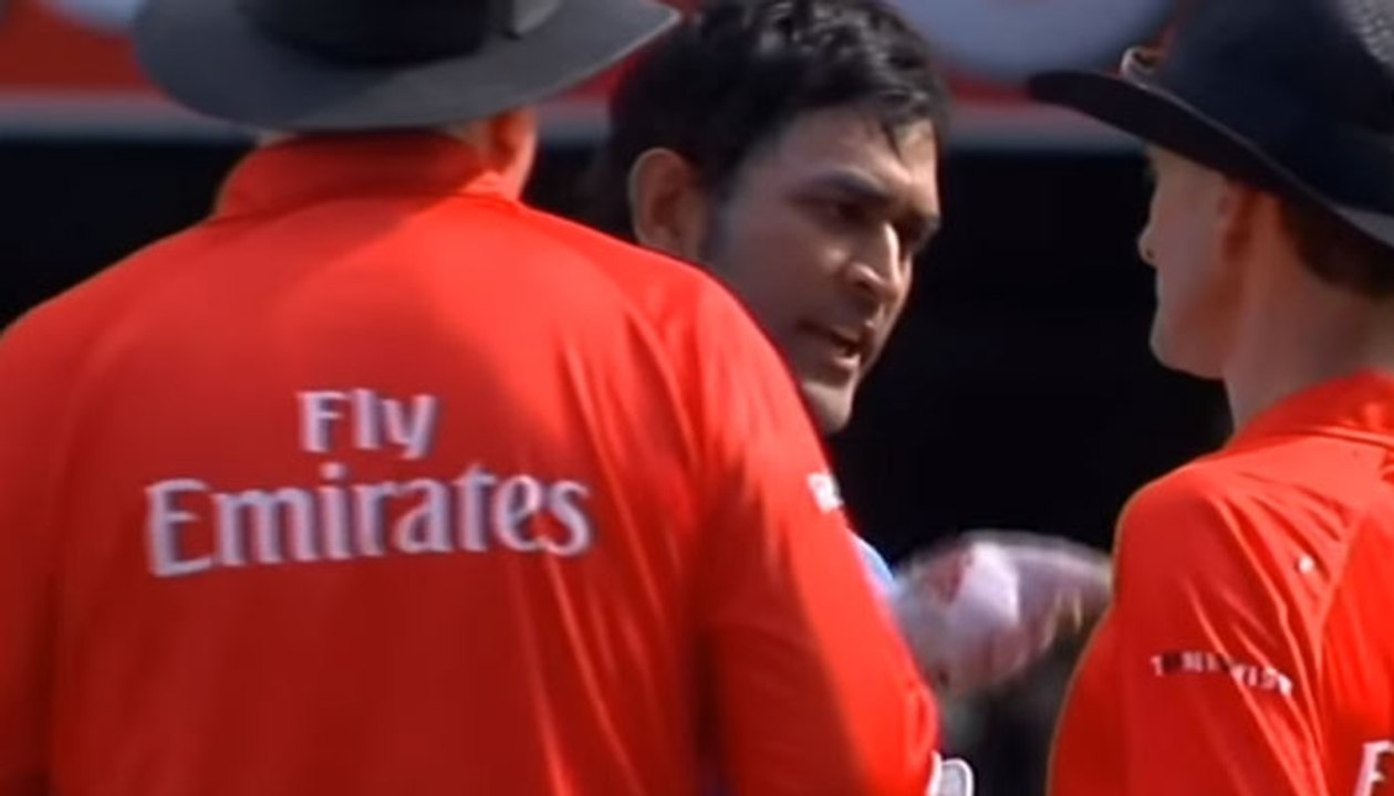 Ms Dhoni Fight With Third Umpire Wrong Decision