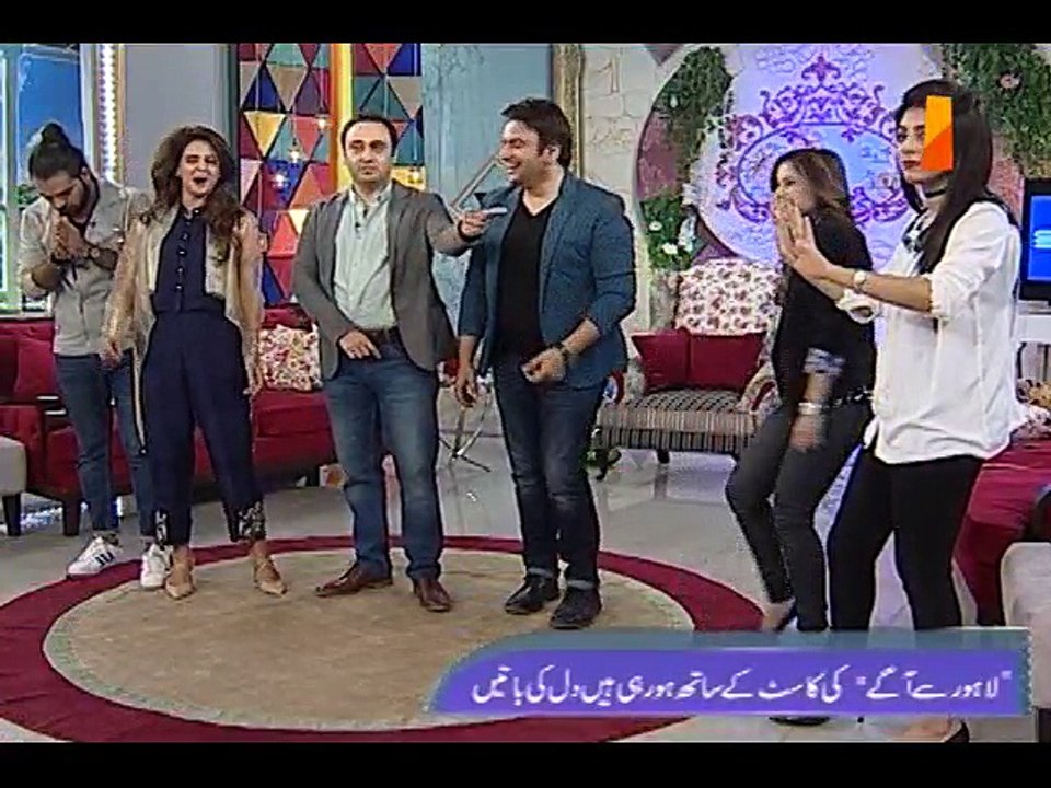 Sundas Khan dancing with "Lahore se Aagey" Cast
