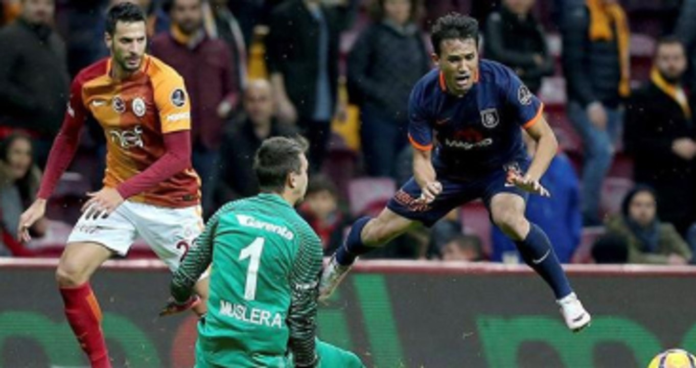 Muslera, Bu Kez Çalım Yaparken Çuvalladı