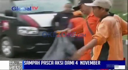 Petugas dan Relawan Kumpulkan Sampah Aksi 4 November 2016