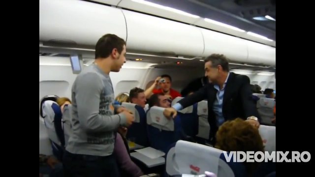 Gigi Becali și-a găsit nașul în avion. Unul dintre pasageri a început să-l parodieze, dar stai să vezi ce face GIGI!