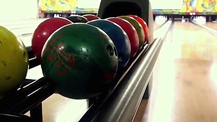 Bowling Topunun İçinin Nasıl Gözüktüğünü Merak Etmiş Miydiniz?