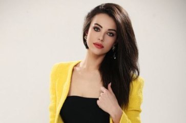 Tuvana Türkay, Alper Potuk'un Formasıyla Manchester Maçını İzledi