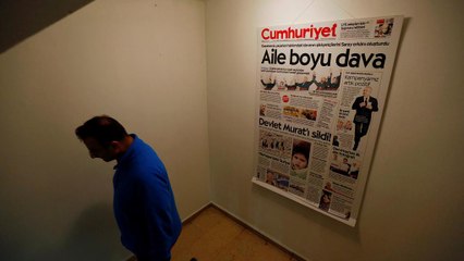 Turquie : le rédacteur-en-chef de Cumhuriyet en détention provisoire, pour "activité terroriste"