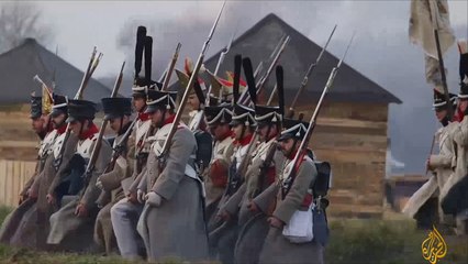 مئات الروس يستمتعون بإعادة تمثيل معارك تاريخية