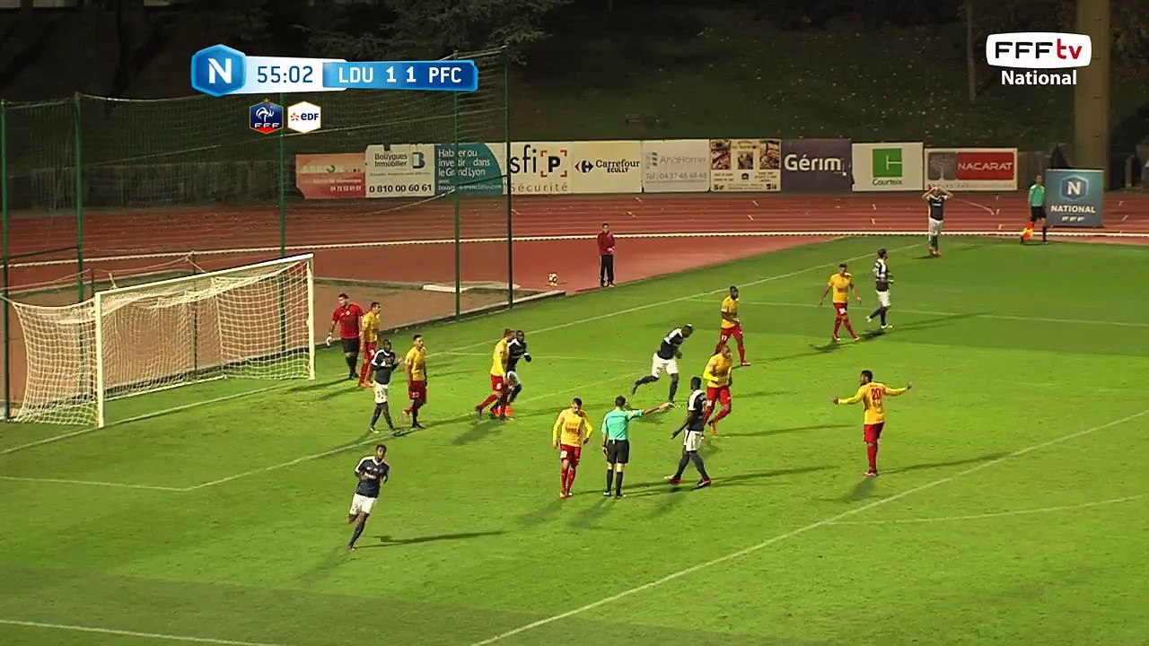 Belle tête! Juste au-dessus!