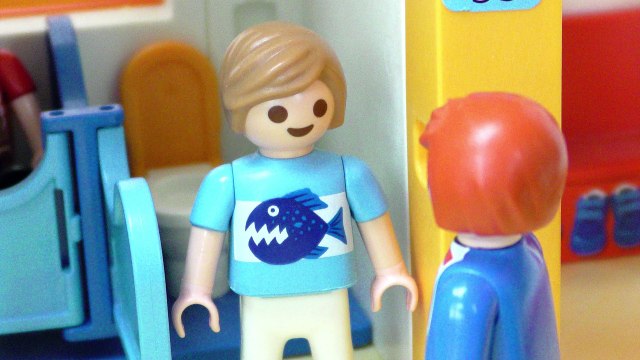 Playmobil Film Deutsch - MOBBING IN DER KITA - Julian wird ausgelacht! Kinderserie Familie Vogel