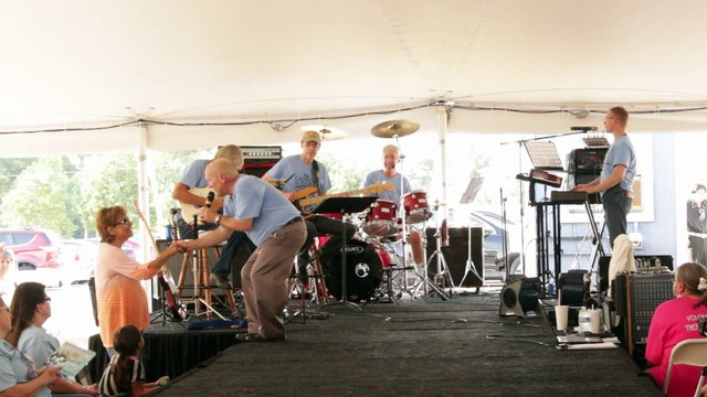 Danny McCorkle & the Katz perform 'When My Blue Moon Turns to Gold Again' Elvis Week 2014