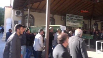 Anne ve Kızının Cenazeleri Yan Yana Defnedildi