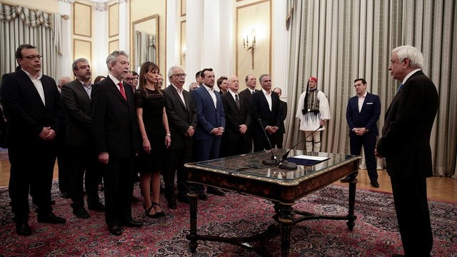 Tsipras reshuffles the Greek cabinet