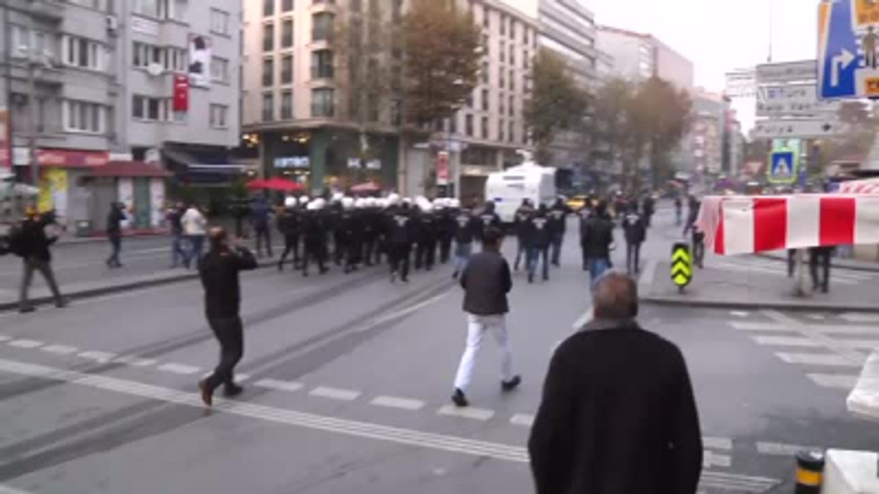 Şişli'de, Tutuklanmaları Protesto Eden Gruba Polis Müdahalesi