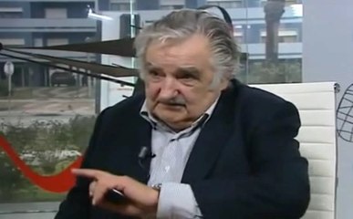 Mujica dice 20 cigarros de marihuana al mes no pasa nada