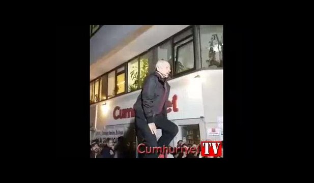 Genco Erkal, Nazım'ın şiirleriye destek için Cumhuriyet'te