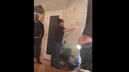 Faire de la lumière avec une ampoule dans le cul