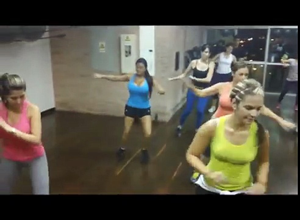Salsa,merengue,regueton, cumbia,bachata, en la clase de rumba de Platinum Fitness.f4v