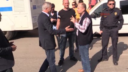 Antalya'da Izinsiz Gösteriye Polis Müdahalesi