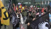 La ultraderecha alemana pide la dimisión de Merkel en protestas con poco seguimiento