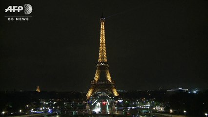 Eiffel Tower Lit Green1