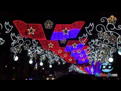 Rực rỡ đường phố Sài Gòn về đêm những ngày cận Tết