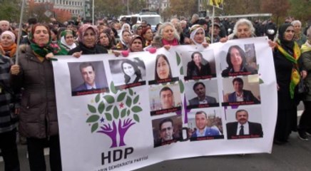Hdp'li Milletvekillerin Tutuklanması Köln'de Protesto Edildi