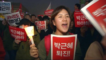 Video herunterladen: South Koreans on the streets in anti-Park protests