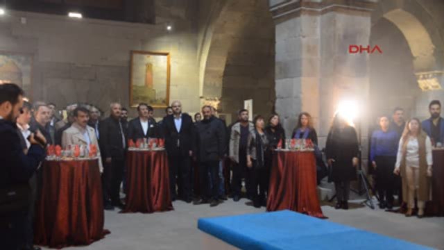 Erzurum Tarihi Yakutiye Medresesi'nde Ehram Defilesi