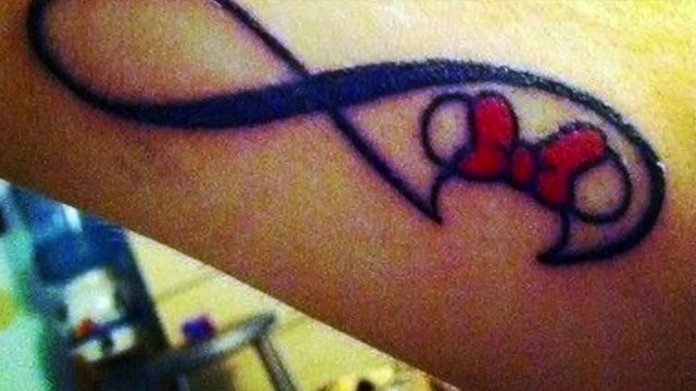 Modèles tatouage signe infini