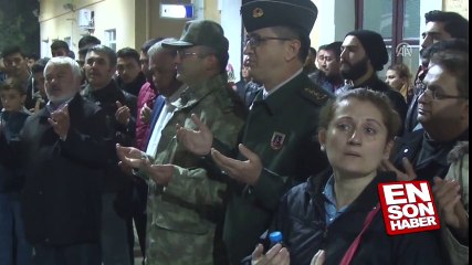 Sınıra dualarla asker ve zırhlı araç takviyesi