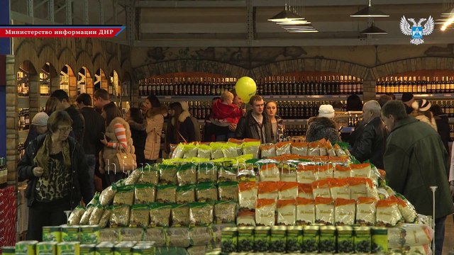 Тысячи жителей ДНР уже посетили торговый центр Мост