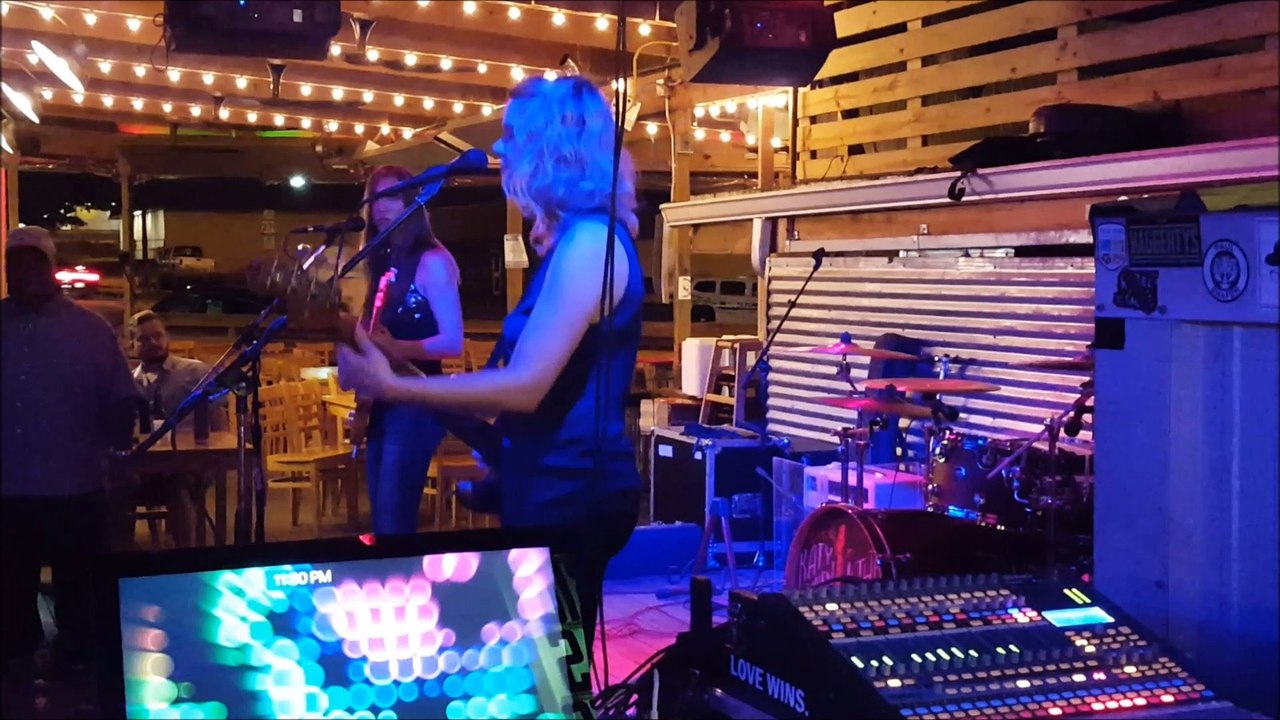 Katy Guillen & The Girls - Woke Up In Spain, Grind, and More - 4 Nov 16