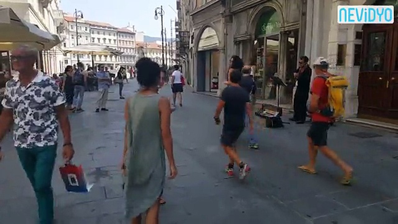 Dans etmeye utanan kızını cesatetlendiren Filistinli baba