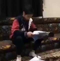 هههه ... ترك القراءة ولعب بالجوال ... انظر ماذا حدث بعد ذلك ؟؟؟؟