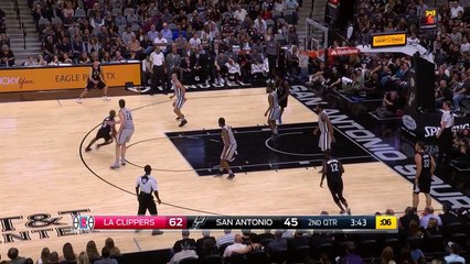 Chris Paul met un petit pont à Pau Gasol