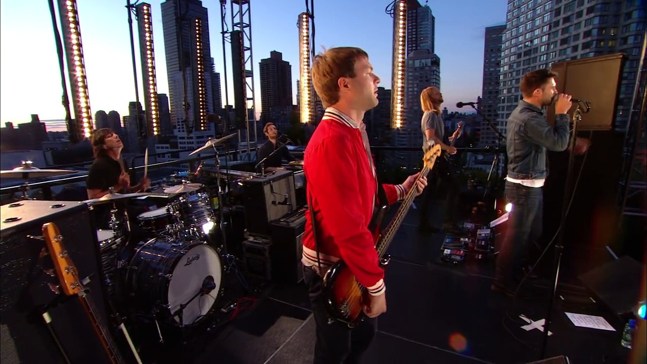 Maroon 5 - Harder To Breathe (VEVO Summer Sets)