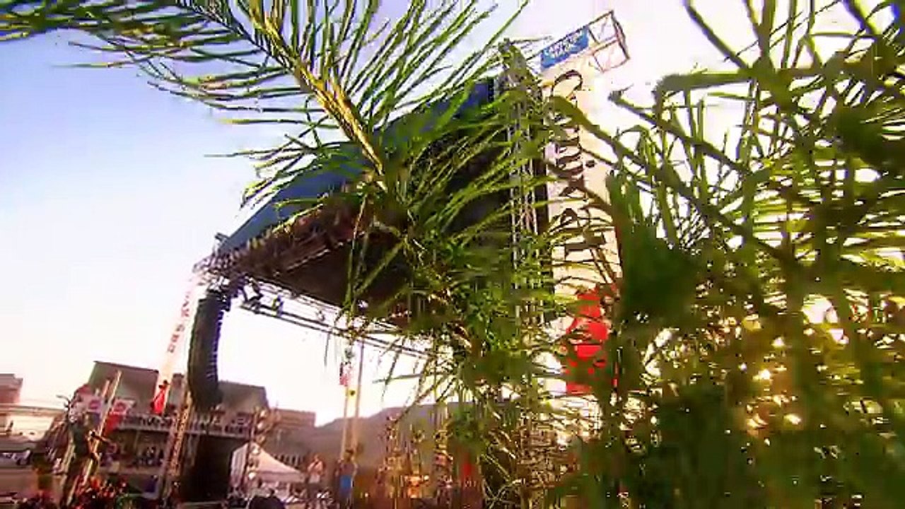 Maroon 5 - Never Gonna Leave This Bed (VEVO Carnival Cruise)