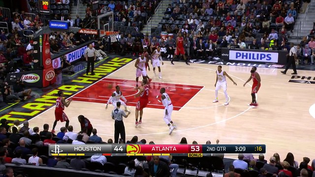 Dwight Howard Rejects KJ McDaniels But Foul is Called Rockets vs Hawks 2016-17 NBA Season
