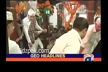 Intense Fight Between Shah Mehmood Qureshi And His Brother During Urs of Bahaouddin Zakria in Multan